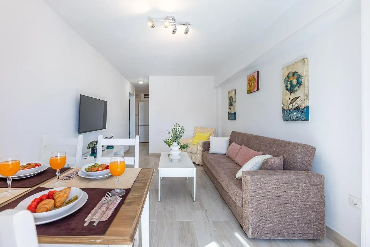 アパート 797 Holiday Rentals - Apartamento Para 3 En Piscis Con Piscinas ベナルマデナ